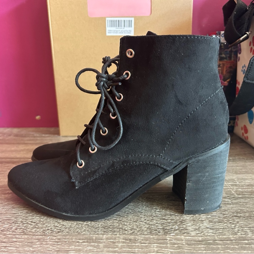 Chase+Chloe black heeled booties